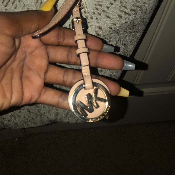 MK Tote - Picture 2 of 4